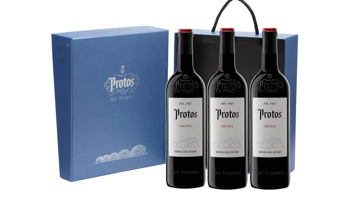 Chollo Estuche Protos Crianza 2018 por sólo 46,67€ con envío gratis (15,56€ por botella)