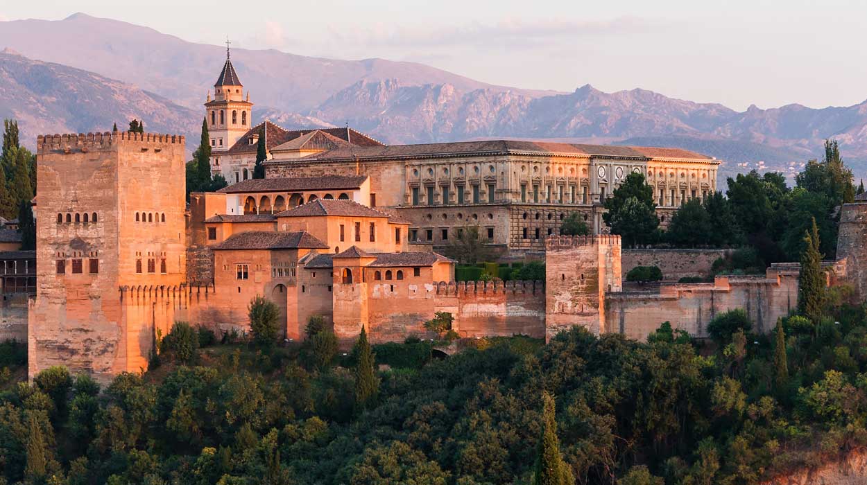 Entradas GRATIS a La Alhambra de Granada en esta fecha especial