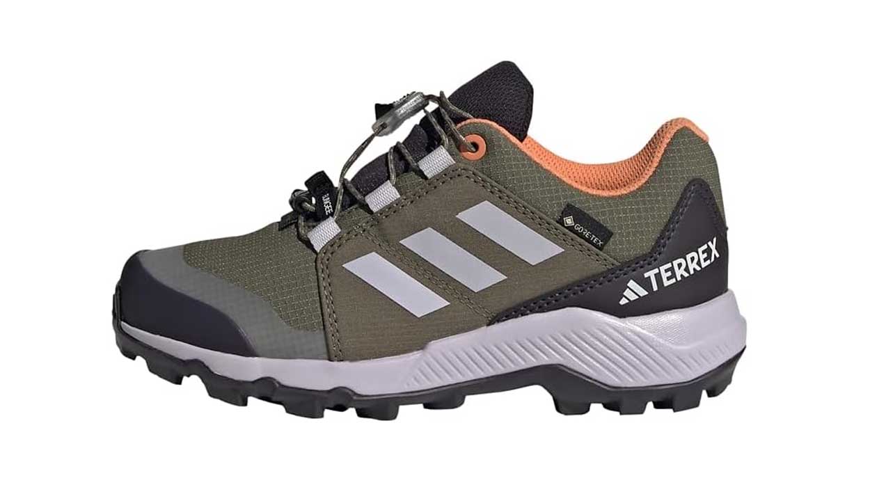 Tu peque va a disfrutar de lo lindo con estas Adidas Terrex Gore-tex Hiking rebajadas