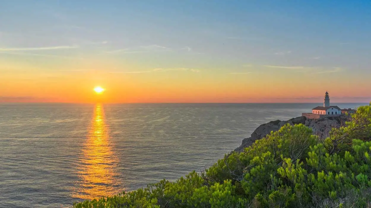 Mallorca Todo Incluido 2025: 3 noches en Cala Bona Hotel 3* Superior + Ferry con tu coche desde sólo 262€ por persona