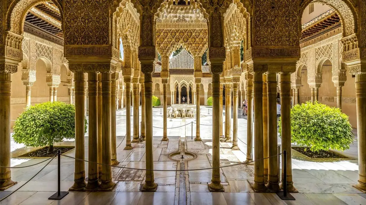 Granada 2025: Noche en Hotel 4* y visita guiada a la Alhambra desde sólo 66€ por persona