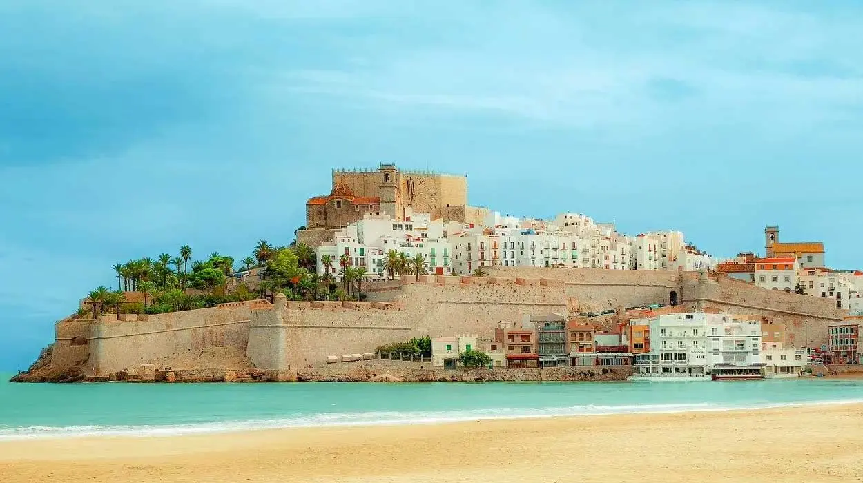 Peñíscola Mayo-Junio 2025: 2 noches en apartamentos con piscina 3000 a pie de playa desde sólo 45€ por persona