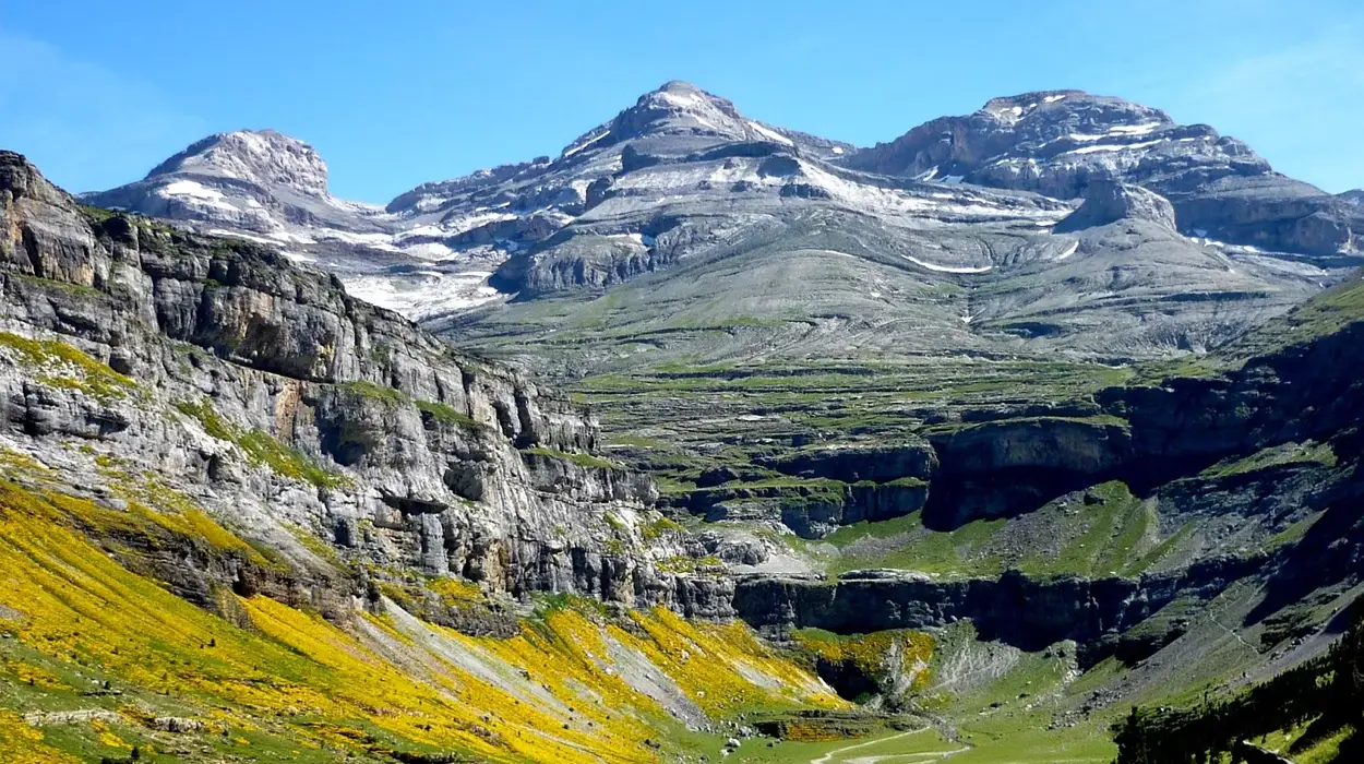 Pirineos Ordesa Junio 2025: Noche en Hotel 3* con desayuno desde sólo 29€ por persona