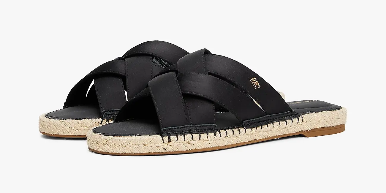 Chollo Alpargatas planas Tommy Hilfiger Satin Espadrille Mule para mujer por sólo 47,45€ con envío gratis (-53%)