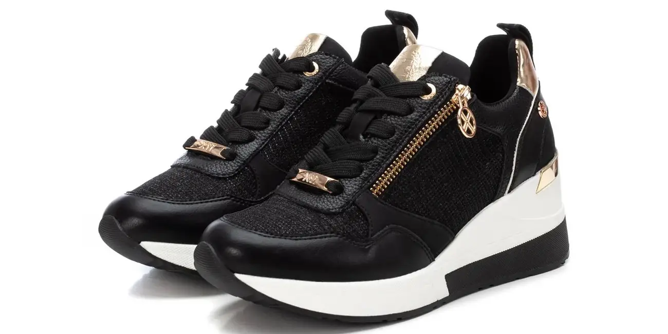 Chollazo Zapatillas casual XTI 14371701 para mujer por sólo 17,99€ (70% de descuento)
