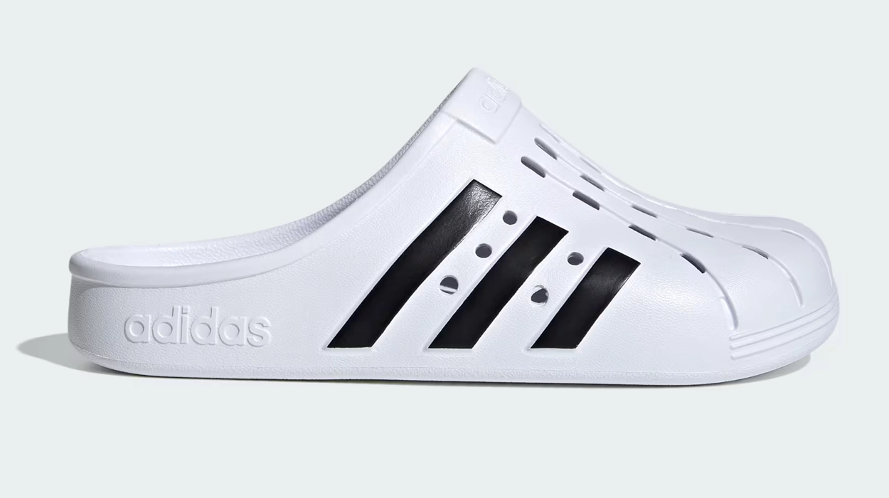 Estilazo en la piscina con estos zuecos Adidas Adilette rebajadísimos ¡En un montón de tallas!