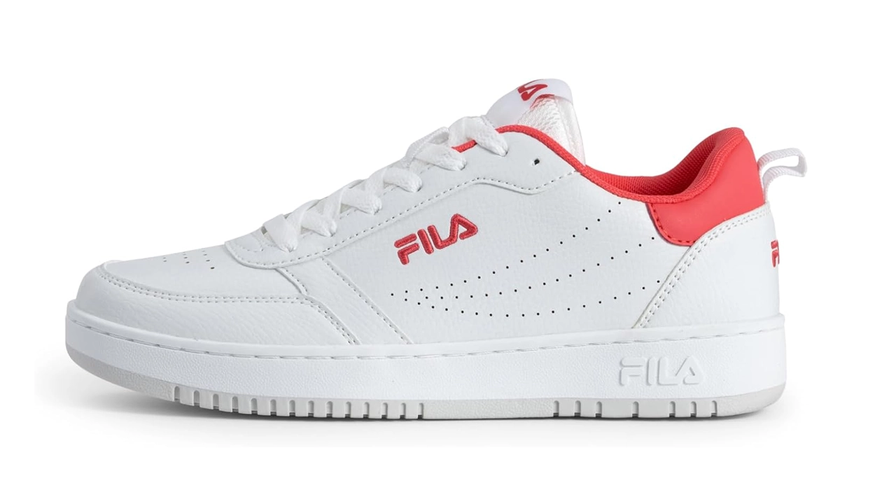 Hoy están rebajadas estas chulísimas zapatillas FILA Rega y cuestan mucho menos de lo que te imaginas