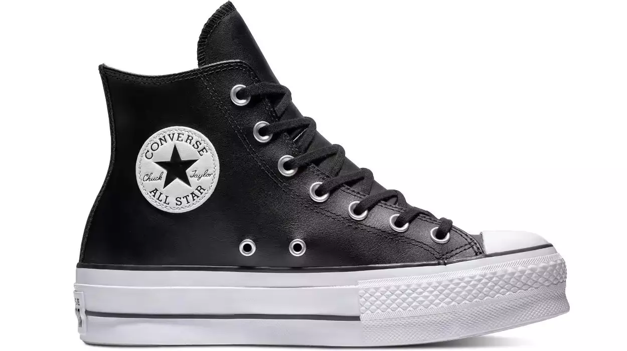Chollazo Zapatillas Converse Chuck Taylor All Star Lift Leather por sólo 51,99€ con envío gratis (-48%)