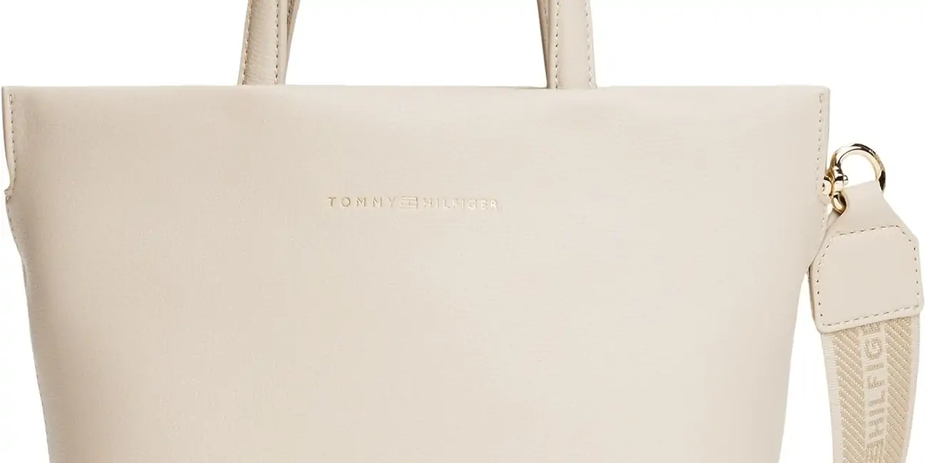 Compacto, elegante y fácil de combinar: así es este bolso Tommy Hilfiger que tiene un 50% de descuento en Amazon