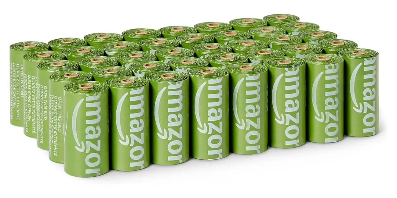 Chollo Pack de 600 bolsas para perros Amazon Basics por sólo 8,55€ (52% de descuento) ¡0,01€ cada una!