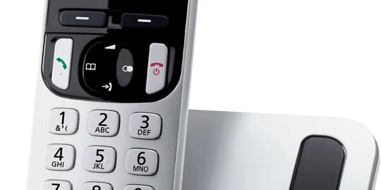 Chollo Teléfono Inalámbrico Digital Panasonic KX-TGC250 para personas mayores con bloqueo de llamadas no deseadas por sólo 18,99€ (-34%)