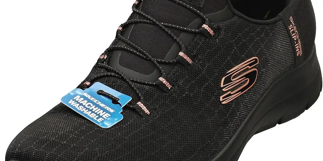 Chollo Zapatillas Skechers Slip-Ins Summits Classy Night Black Rose para mujer por sólo 42,99€ con envío gratis (-49%)