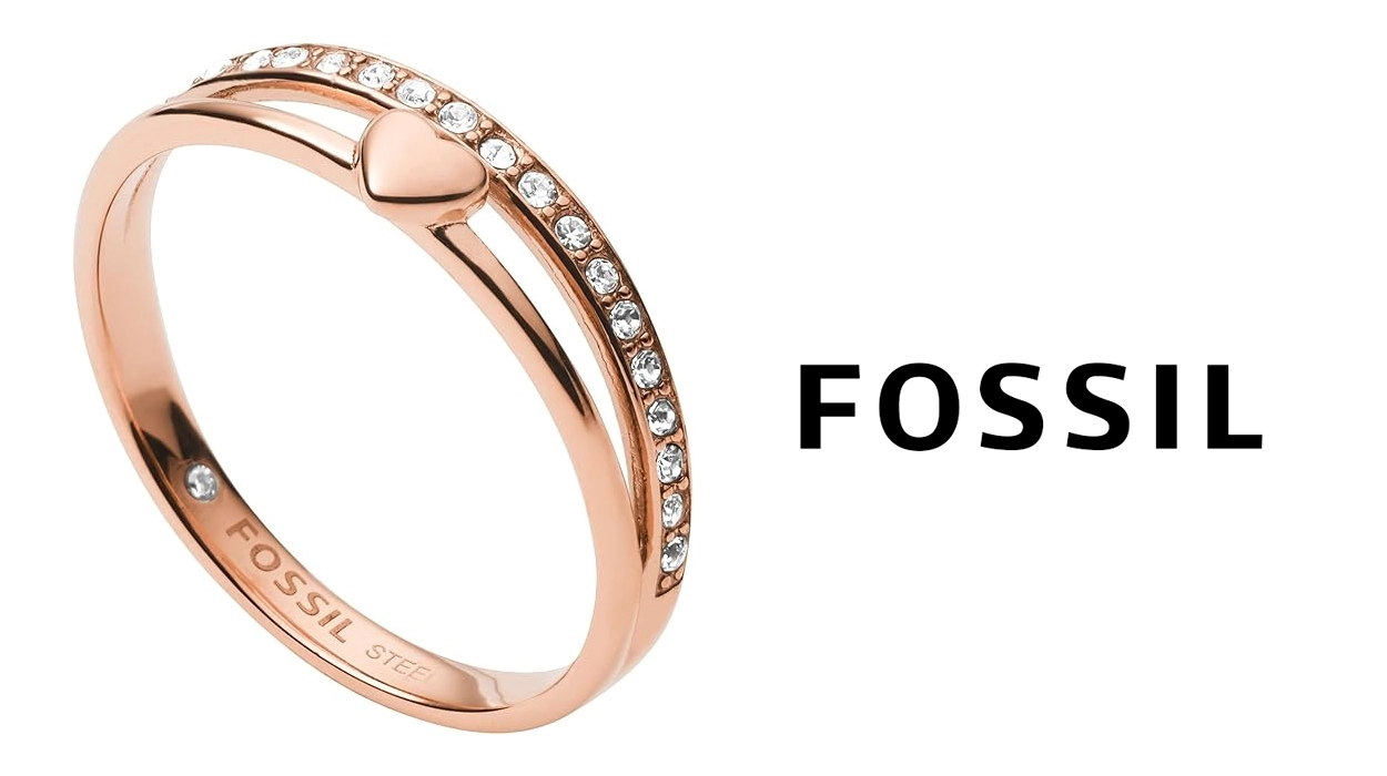 Acierta regalando este anillo Fossil Hearts To You estilo alianza para mujer que se queda en sólo 27,20€ con este ofertón de Amazon