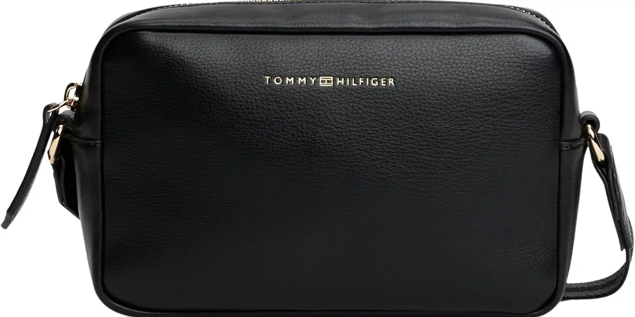 Este es el bolso chic de Tommy Hilfiger perfecto para looks arreglados que hoy puedes comprar ahorrándote más de 45€
