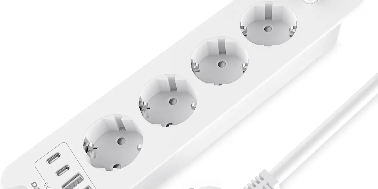 Chollo Regleta empotrable Darbony con 4 enchufes, 2 USB y 2 USB-C por sólo 23,73€ (28% de descuento)