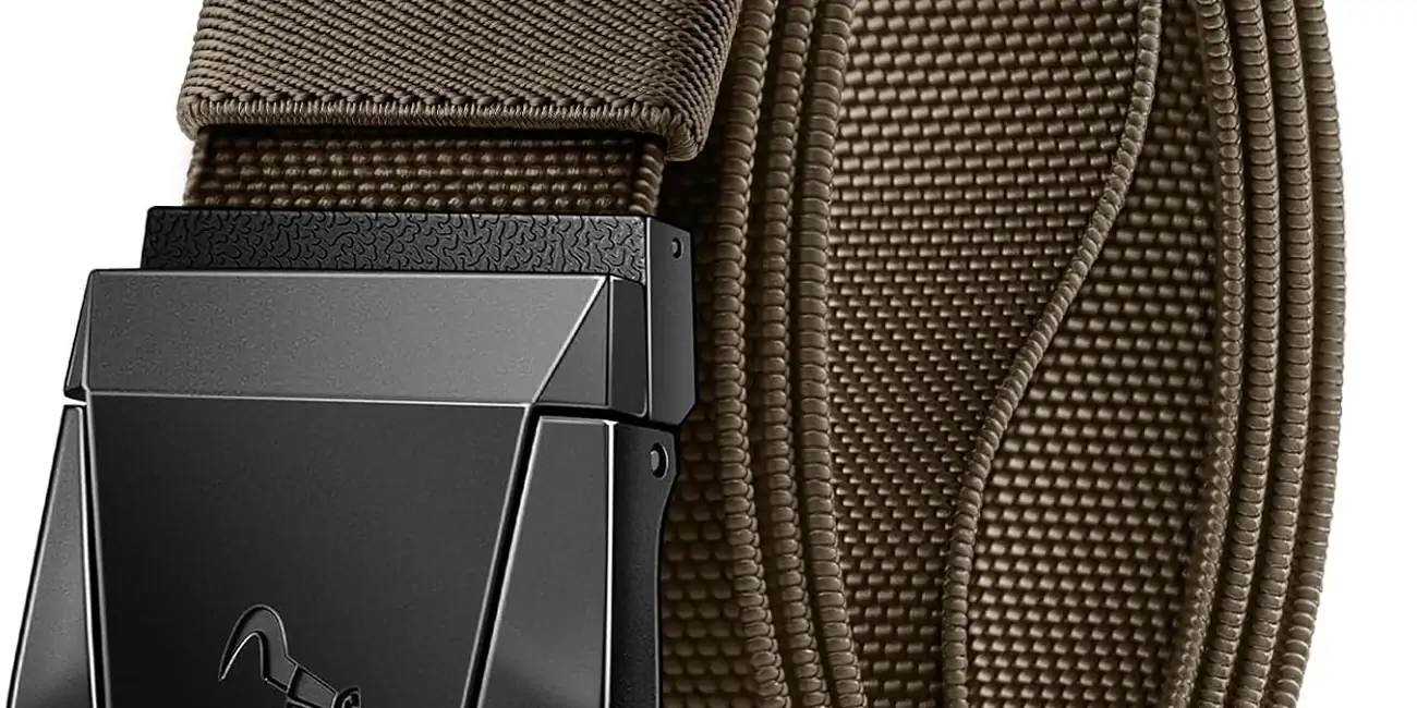 Este cinturón táctico Bulliant con hebilla de liberación rápida es genial para ajustarlo sobre la marcha sin que te moleste al sentarte o agacharte, por menos de 10 euretes