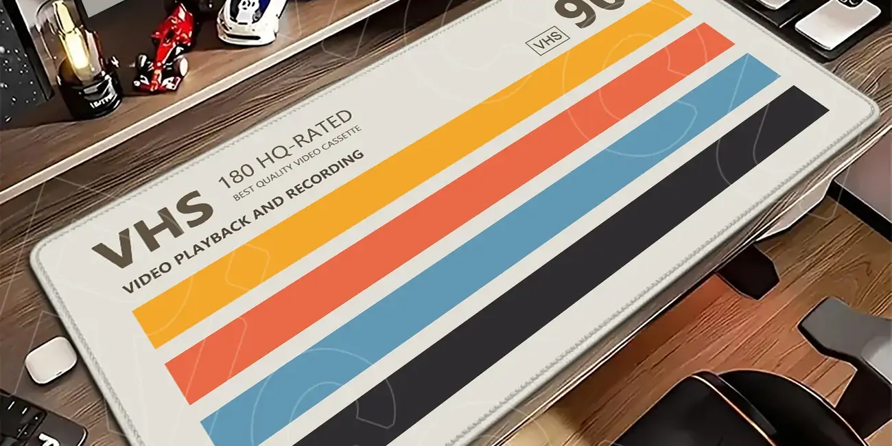Transforma tu escritorio con esta alfombrilla gigante estilo VHS por sólo 5€ en AliExpress