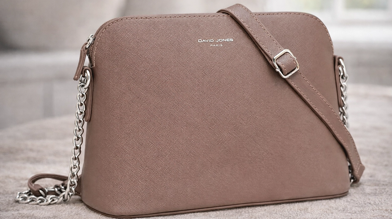 El bolso chic de David Jones que llevan todas para salir los fines de semana hoy tiene una rebaja genial
