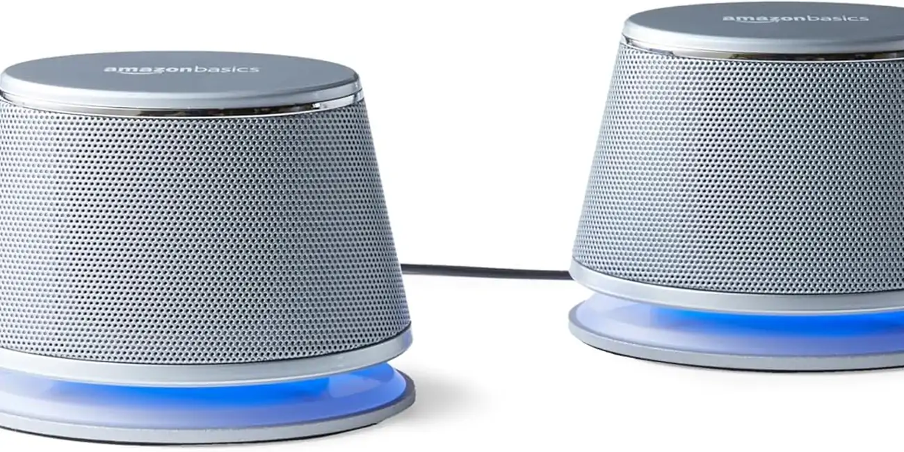 Mejora el sonido de tu PC o portátil por menos de 10€: estos altavoces Amazon Bascis 2.0 están arrasando