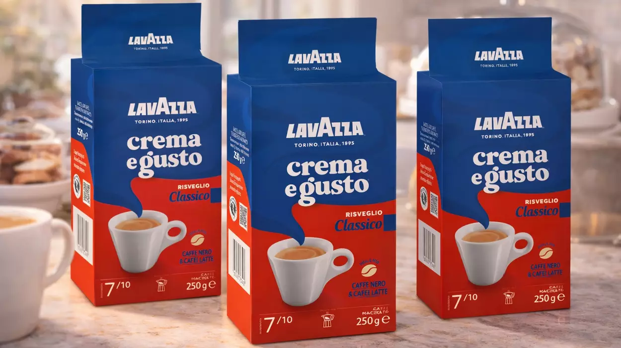 El café molido Lavazza crema e gusto classico, uno de los mejores que hay, se queda a sólo 3,89€ el paquete con este ofertón 3×2 de Amazon