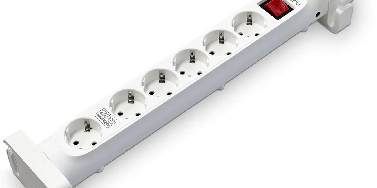 Chollo Regleta Salicru SPS Safe 6S con 6 tomas, interruptor y protección eléctrica por sólo 11,99€ (-33%)