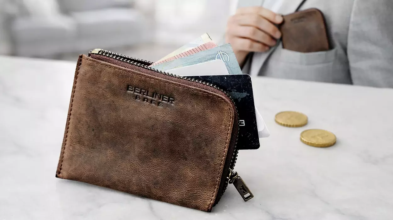Chollo Monedero Berliner Bags Mark de piel auténtica con cremallera para Monedas, tarjetas y billetes por sólo 19,99€ (-20%)