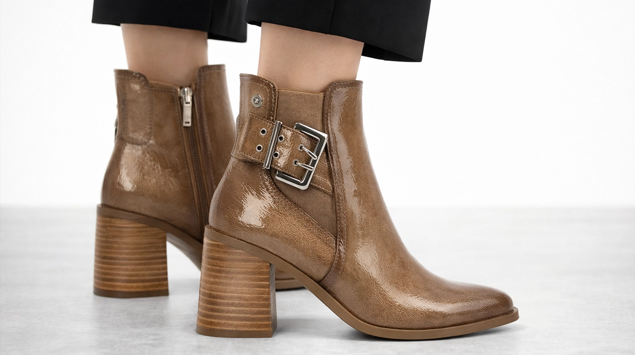 Acierta con estos elegantes botines de charol con tacón ancho XTI que hoy están a mitad de precio en Amazon ¡Menos de 30€!