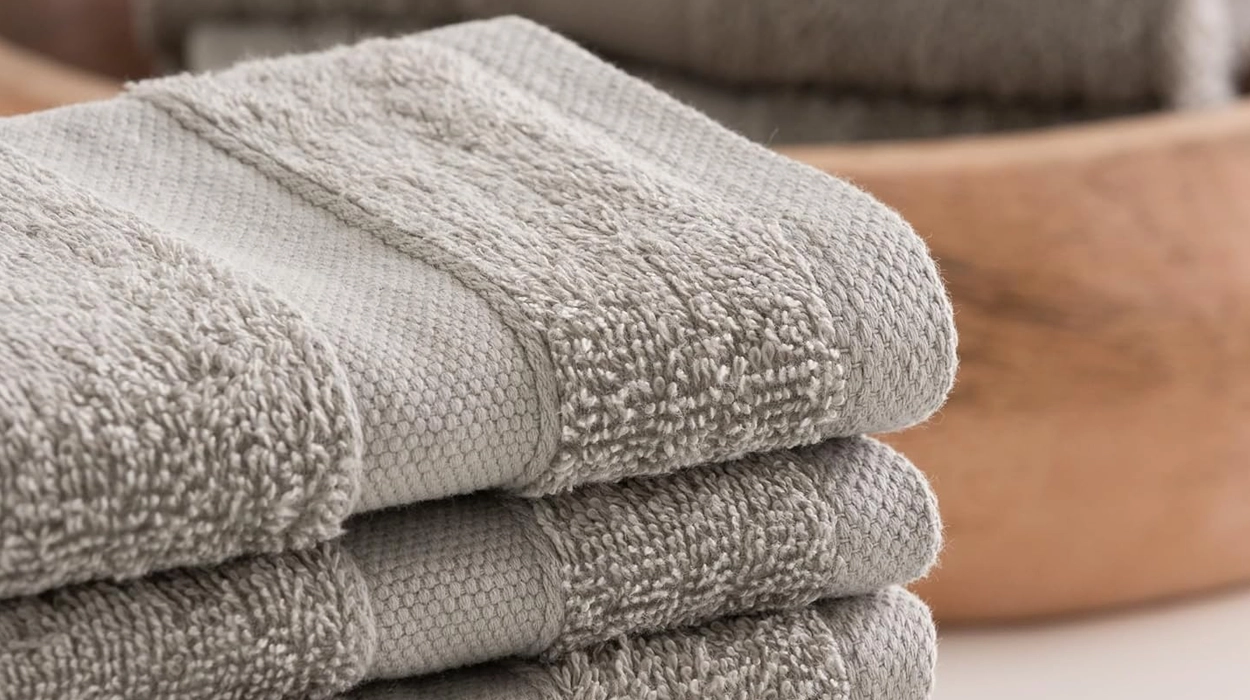 Renueva tus toallas de mano con este juego de 12 unidades de algodón premium 550 gsm que salen a sólo 1€ cada una