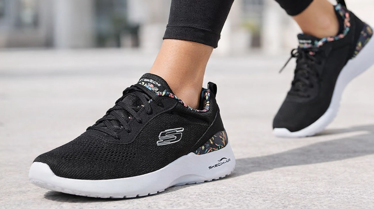 Estas son las Skechers con decoración floral que están arrasando para la primavera con un 41% de descuento