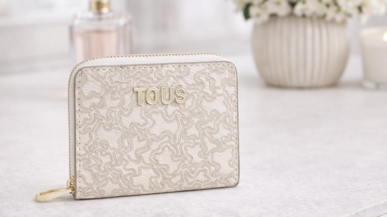 Chollo Monedero Tous Kaos Mini Lines por sólo 47,50€ con envío gratis (31% de descuento)