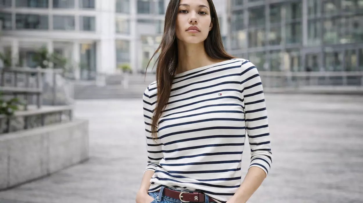 Amazon rebaja MÁS de la mitad esta chulísima camiseta de manga larga Tommy Hilfiger para mujer con la que renovar tu armario con prendas atemporales y de calidad
