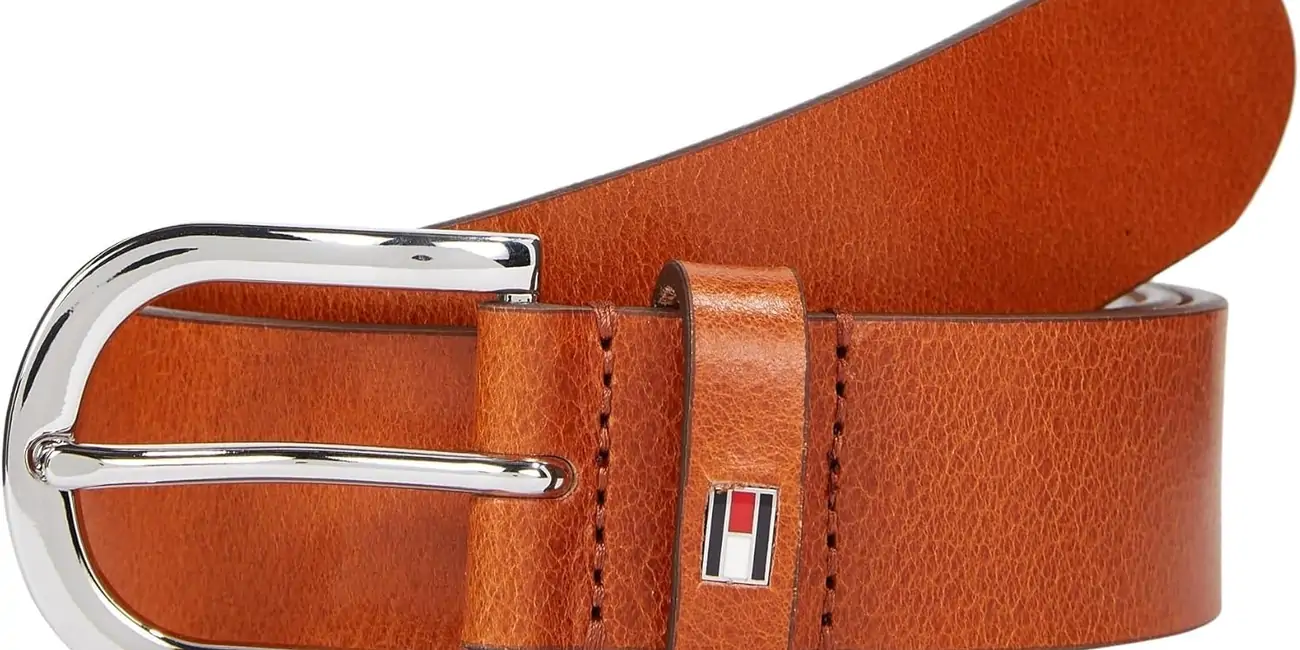 Chollo Cinturón de piel Tommy Hilfiger New Danny para mujer por sólo 24€ (52% de descuento)