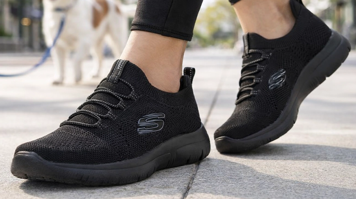 Disfruta más de tus paseos con estas Skechers Summits TOP Player para mujer que bajan a precio de risa en color negro