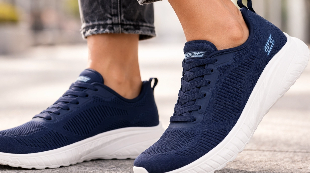 Las Skechers Bobs Squad Chaos azul marino para mujer, perfectas para paseos largos, bajan hoy a sólo 32,99€ (53% de descuento)