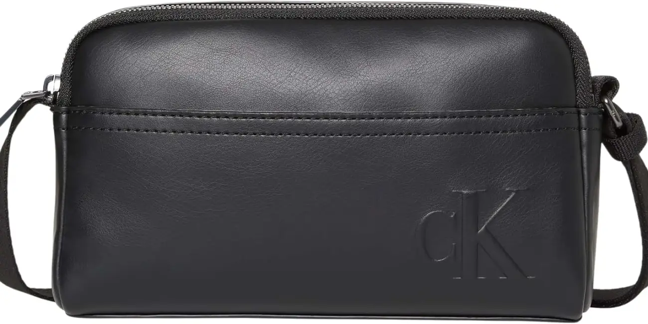 Chollo Bolso Calvin Klein Camera Bag para hombre por sólo 31,20€ con envío gratis (65% de descuento)
