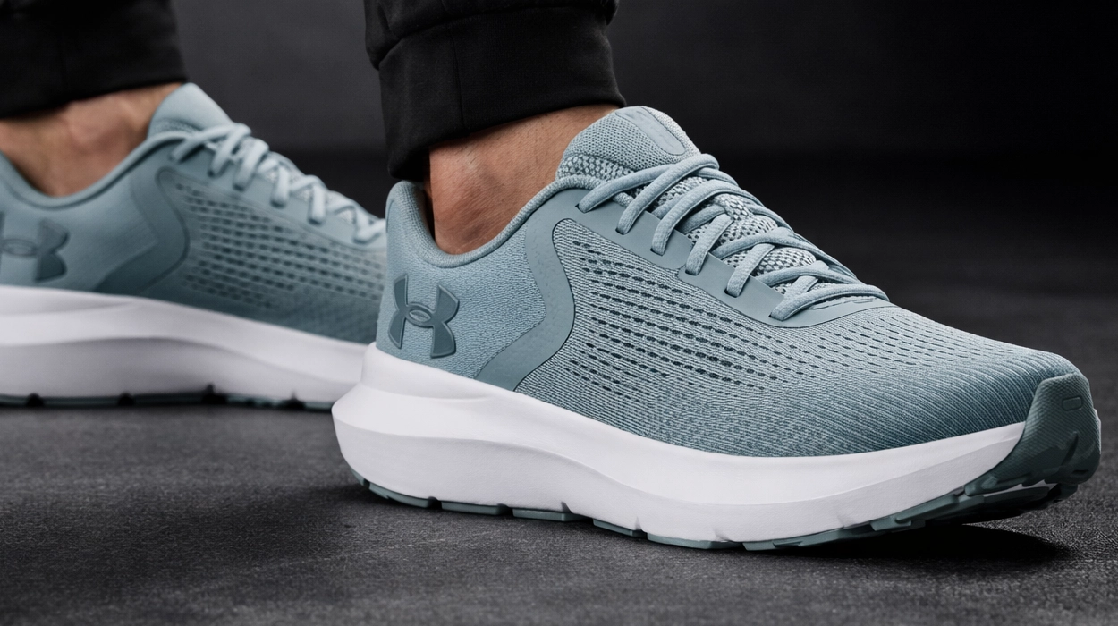 Chollo Zapatillas Under Armour UA Charged Rogue 5 verde turquesa para hombre por sólo 41,97€ con envío gratis (51% de descuento)