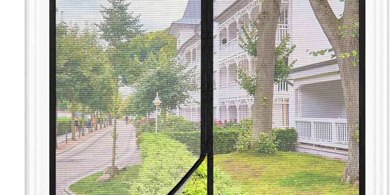 Chollo Mosquitera de puerta magnética de 90 x 210 cm por sólo 14,24€ (64% de descuento)