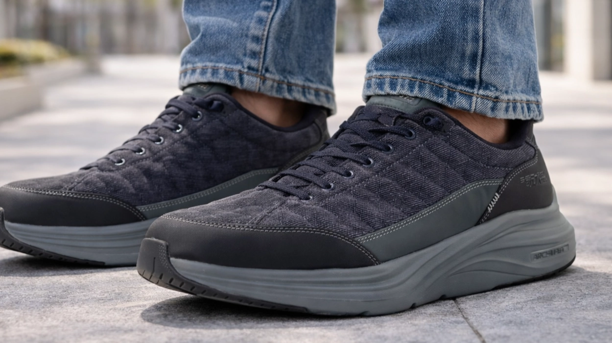 Chollo Zapatillas Skechers Slip-Ins Contour Foam Cordelux para hombre por sólo 39,89€ con envío gratis (56% de descuento)