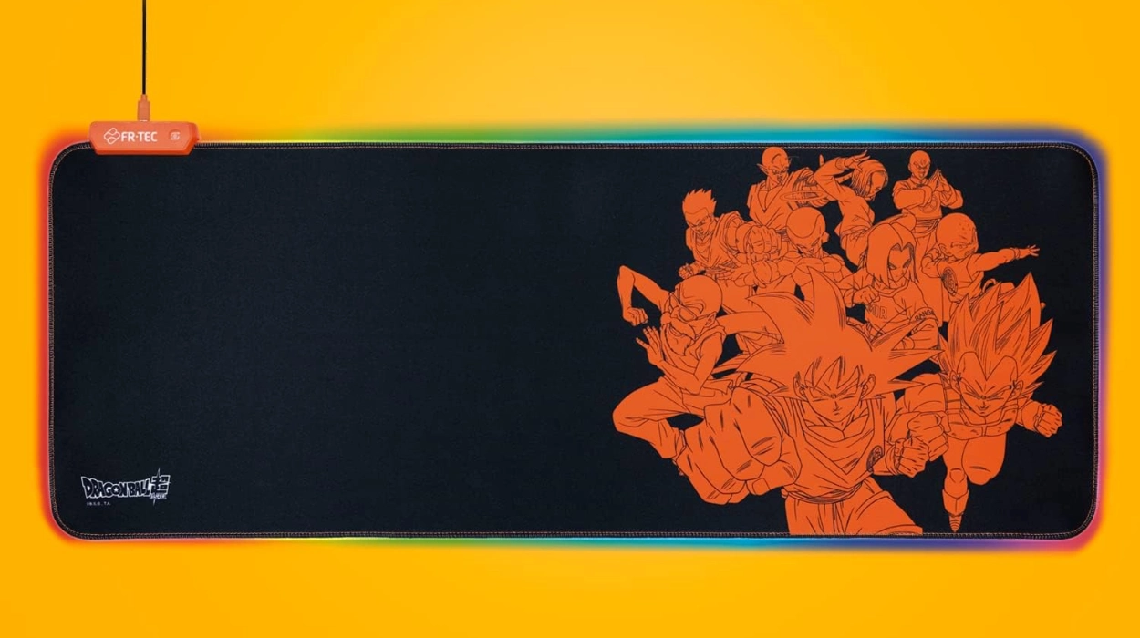 Actualiza tu setup con esta alfombrilla XL de Dragon Ball con iluminación RGB y base antideslizante, perfecta para gaming por sólo 14,99€