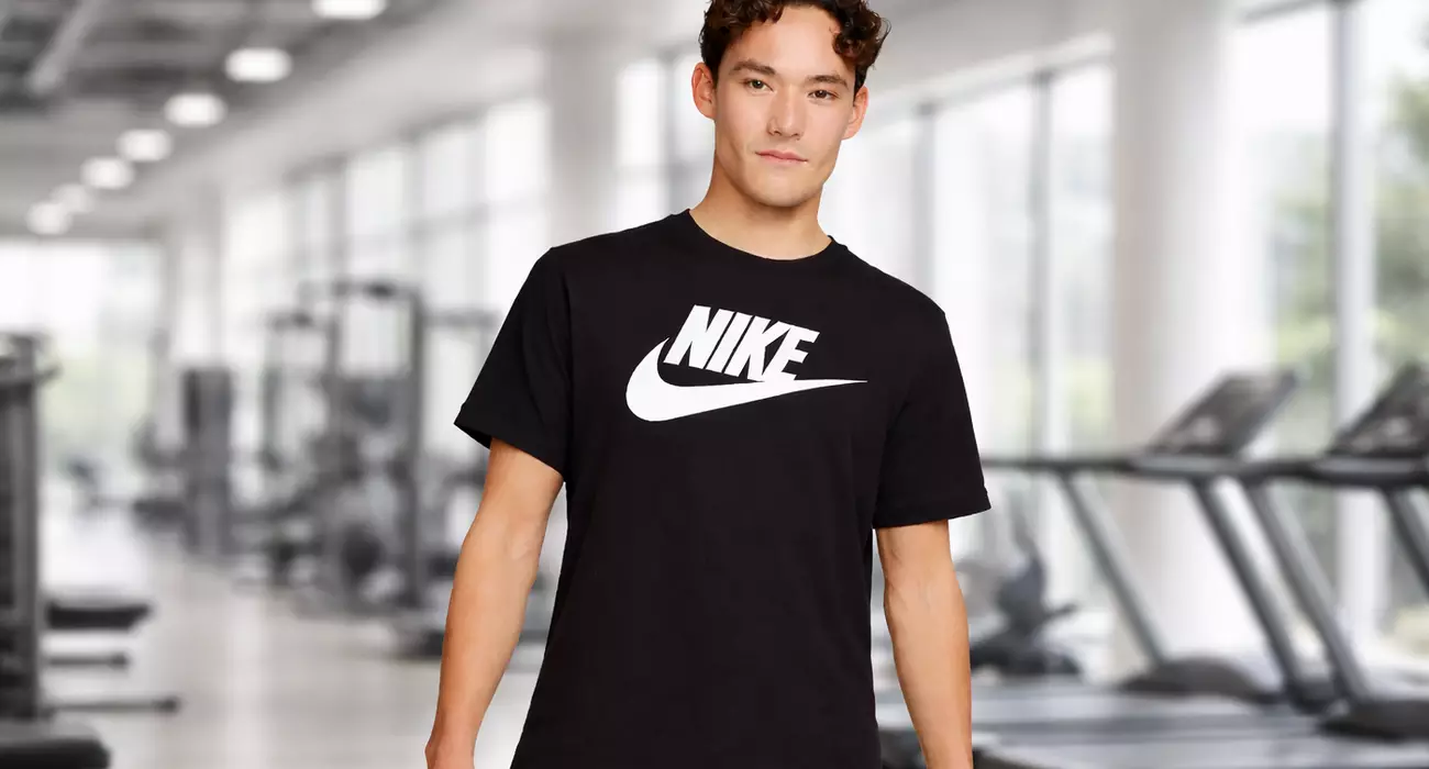 Chollo Camiseta de manga corta Nike M NSW tee Icon Futura para hombre por sólo 14,99€ (-40%)