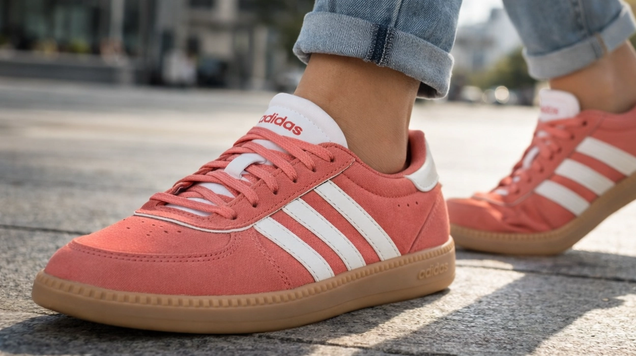 Tus nuevas Adidas favoritas con descuento: Las Breaknet en color Sleek Scarlet para mujer por sólo 32,99€ (cuestan 60€ en tiendas)
