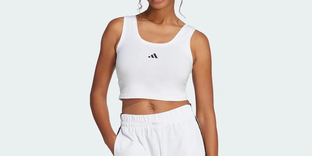 Estilo sport para tu día a día: esta camiseta de tirantes Adidas Essentials Small Logo para mujer baja a sólo 12,99€ (-35%)