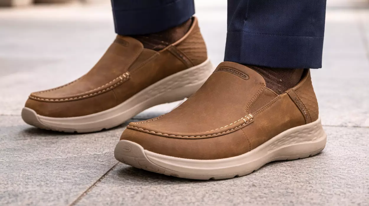 Chollo Zapatos Skechers Parson-Oswin Slip-In desert leather para hombre por sólo 54,98€ con envío gratis (-45%)