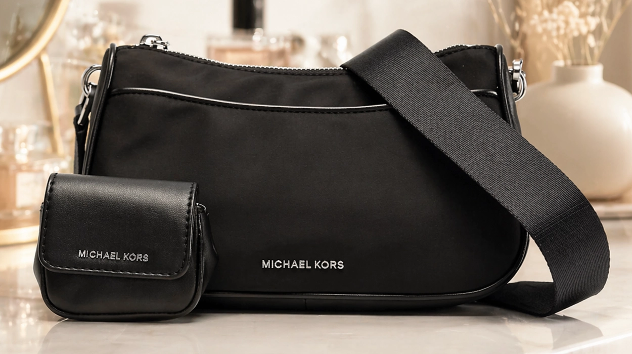 Chollazo Bolso Michael Kors Jet Set MD Xbody Strap con estuche extraíble para auriculares por sólo 85,58€ con envío gratis (-65%) ¡Se agotará!