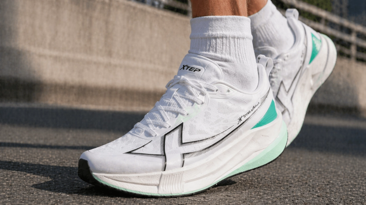 Descubre las zapatillas de running Xtep 2000km 5.0 para corredores de larga distancia, hoy al mejor precio con este cupón de AliExpress (-44%)