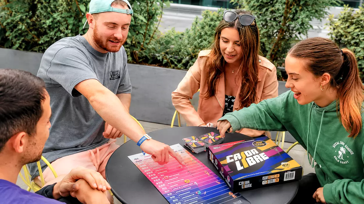 Juego de mesa Caída Libre de cultura general para reír, picarse y disfrutar en familia y amigos por sólo 12,99€ (-57%)