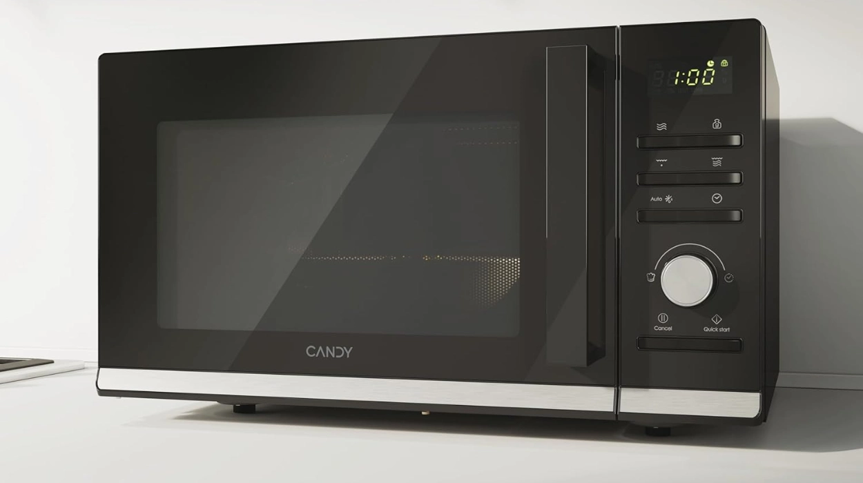 Microondas Candy Moderna CMGA25TNDB de 25L, con grill de 1400W y autolimpieza por sólo 74,32€ con envío gratis (-38%)