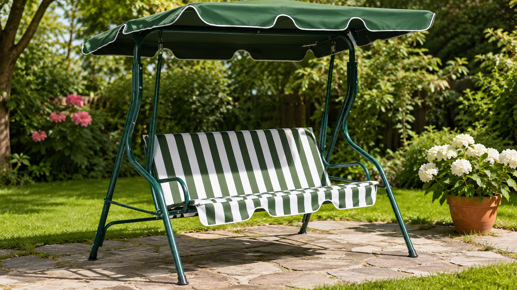Columpio de jardín Fantask de 3 plazas con toldo ajustable verde y blanco por sólo 78,55€ con envío gratis (-33%)