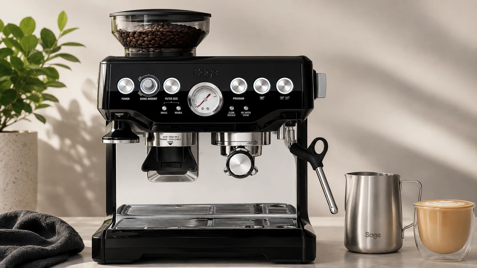 Café de barista auténtico con la cafetera superautomática Sage The Barista Express con molinillo y espumador manual por sólo 449€ con envío gratis (-38%)
