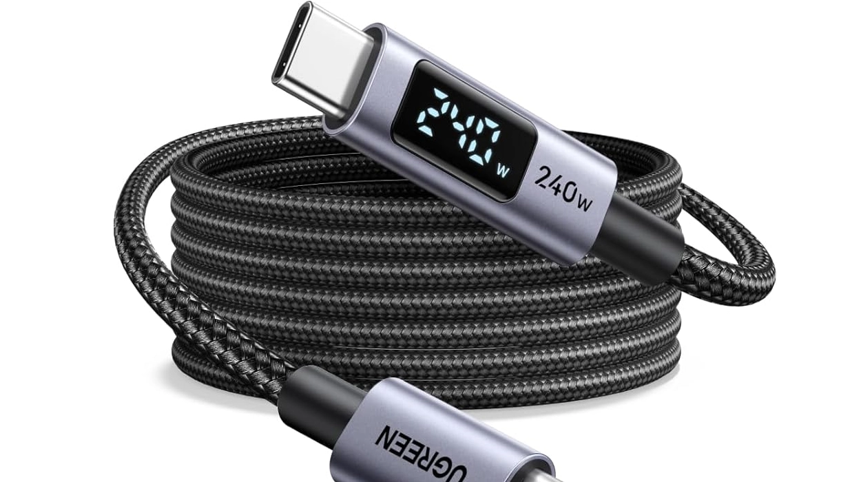 Chollo Cable USB-C Ugreen PD3.1 240W de 2 metros con pantalla LED por sólo 11,99€ (33% de descuento)
